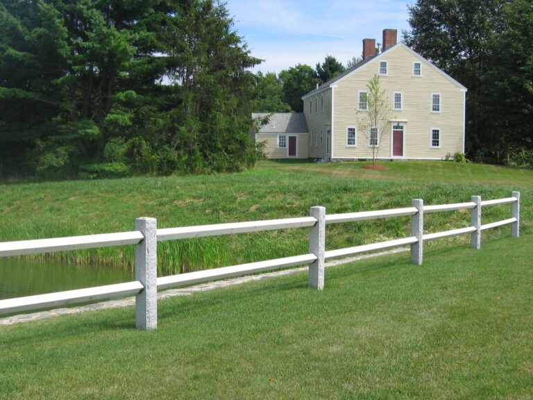 11 Rustic Fence Designs with Granite Posts For Country Charm and City Style